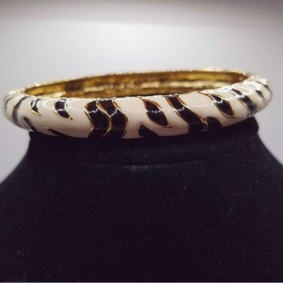 3 Bracelets Kenneth Cole enamel hinged Zebra, Giraffe or black striped bracelets - Picture 7 of 13